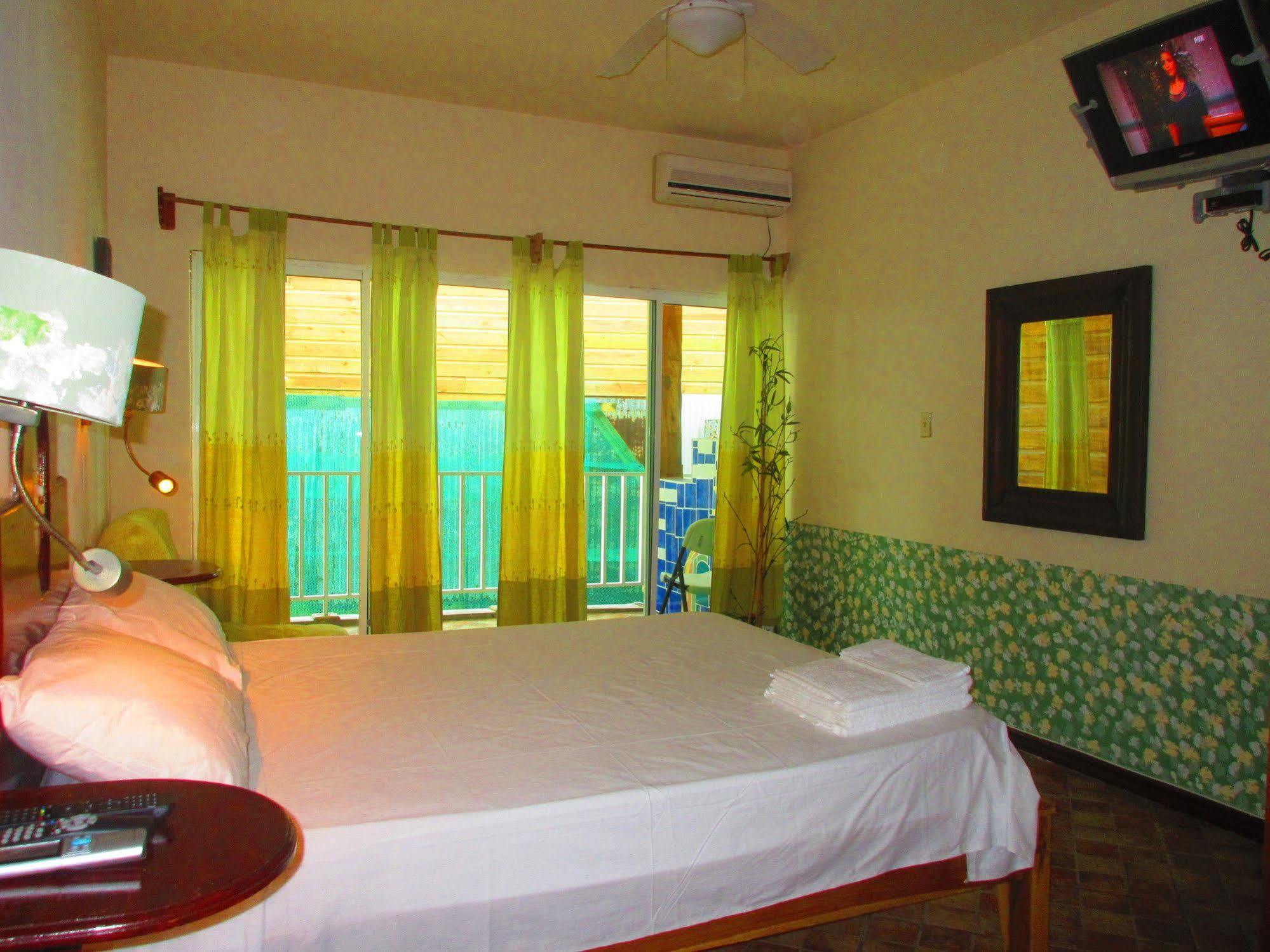 Los Balcones Over The Sea Hotel Bocas del Toro Ngoại thất bức ảnh